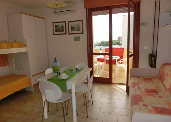 Lägenhet Homely Seaview Flat With Balcony - Beahost