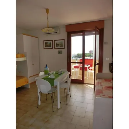 Apartment Homely Seaview Flat With Balcony - Beahost
