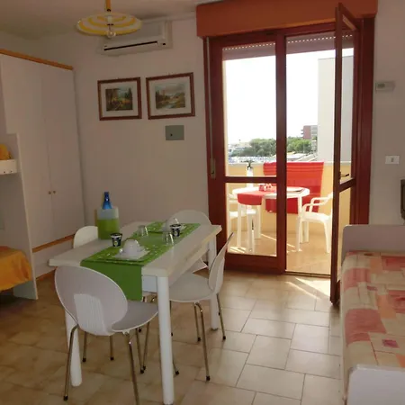 Apartmán Homely Seaview Flat With Balcony - Beahost
