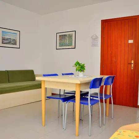 Homely With Side Sea View Balcony - Beahost Daire